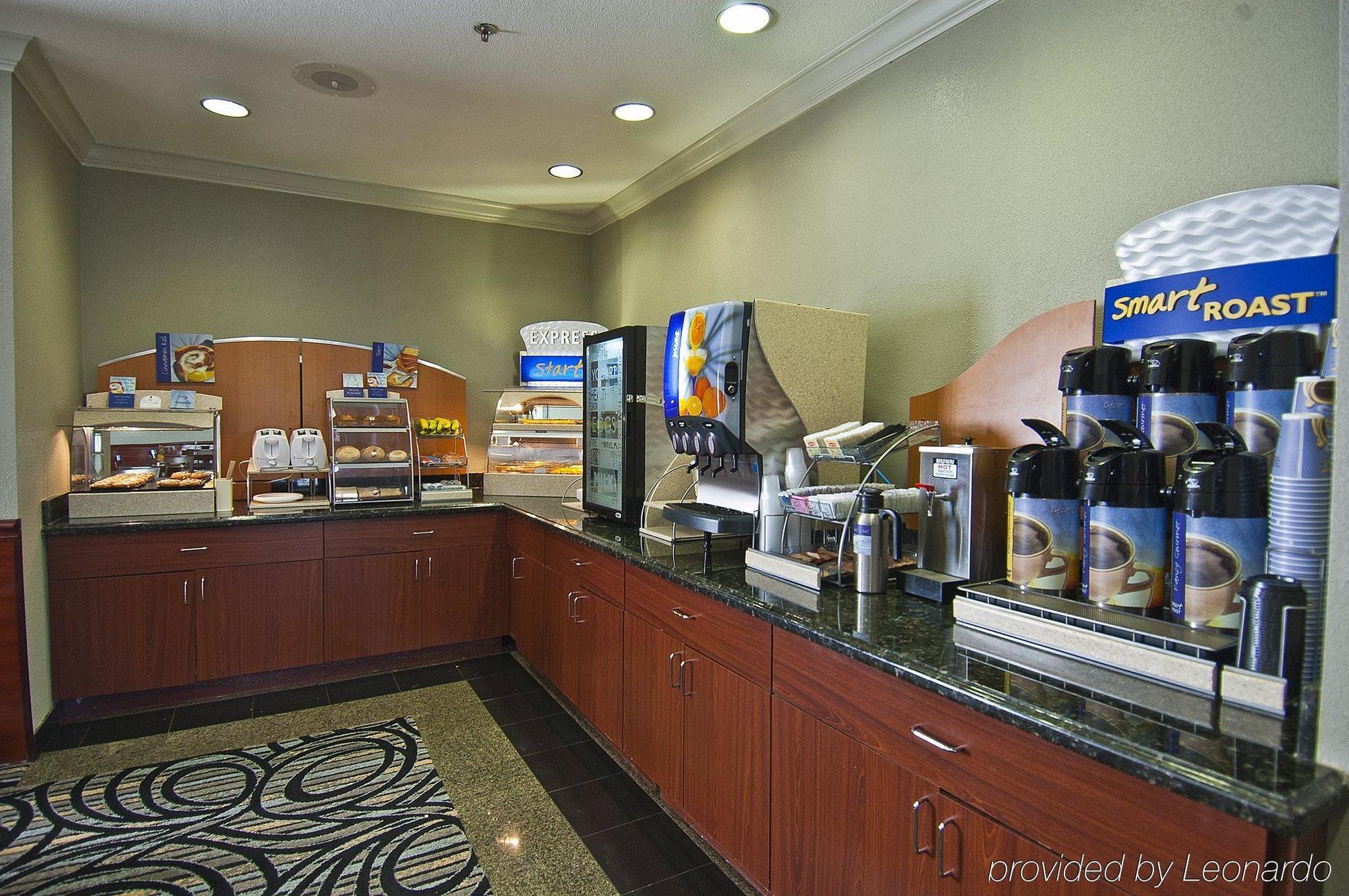 Holiday Inn Express Hotel And Suites Lake Charles By Ihg מסעדה תמונה